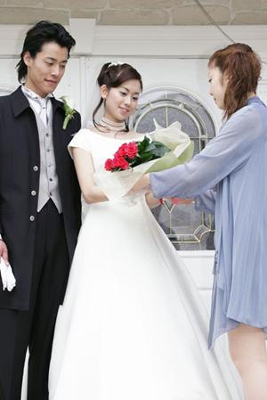 広島の海を眺めながらロマンチックな結婚式